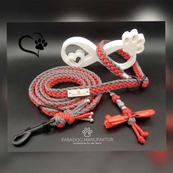 Retrieverleine Laska mit Stegring / Schiebeknoten und verstellbarer Handschlaufe Retrieverleine Laska mit Stegring / Schiebeknoten und verstellbarer Handschlaufe